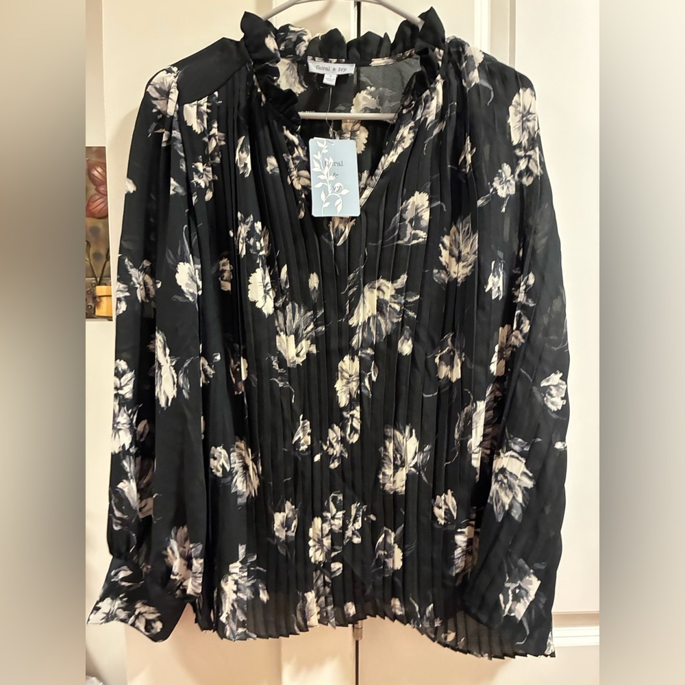 Vince Camuto Black and White Pleated Long Sleeve Blouse